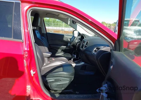 2017 Jeep New Compass Latitude 4X4 из США, поврежденный, VIN 3C4NJDBBXHT666614